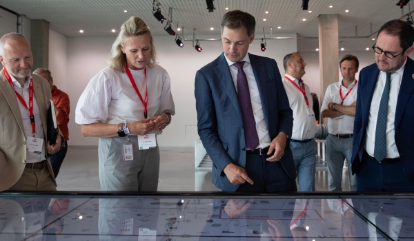 7790必发集团官网集团接待比利时宰衡ALEXANDER DE CROO和副宰衡VINCENT VAN QUICKENBORNE来访旅行总部